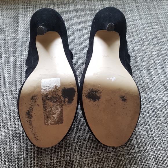 Black Scalloped Heels - Picture 6 of 6